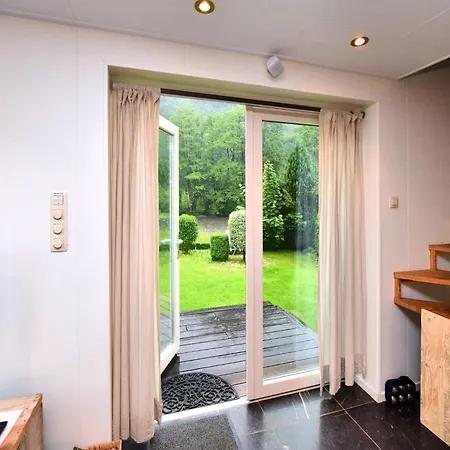 Σπίτι διακοπών Cosy With Garden *