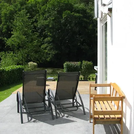 Cosy With Garden Ferienhaus
